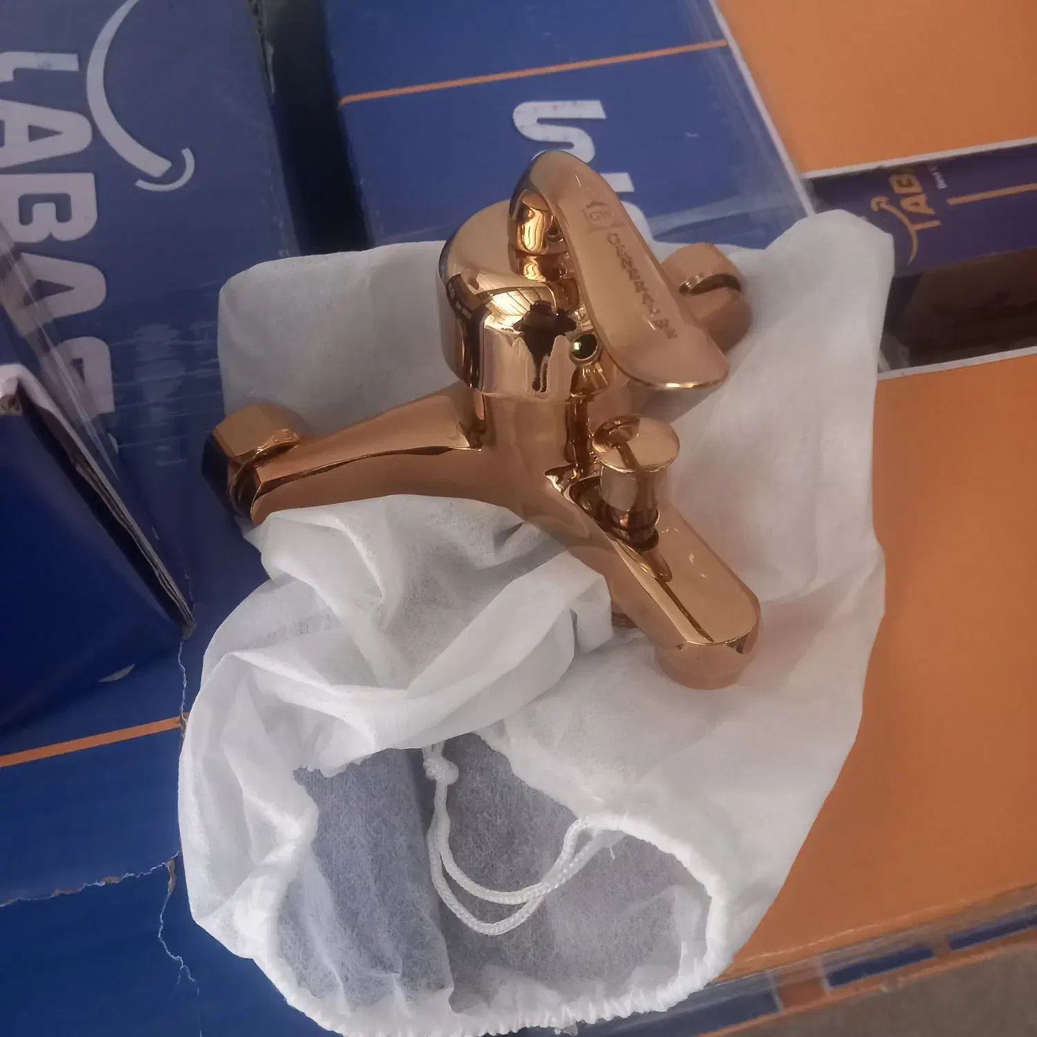 شیرآلات طلایی و سفید طلایی|لوازم سرویس بهداشتی|زاهدان, |دیوار