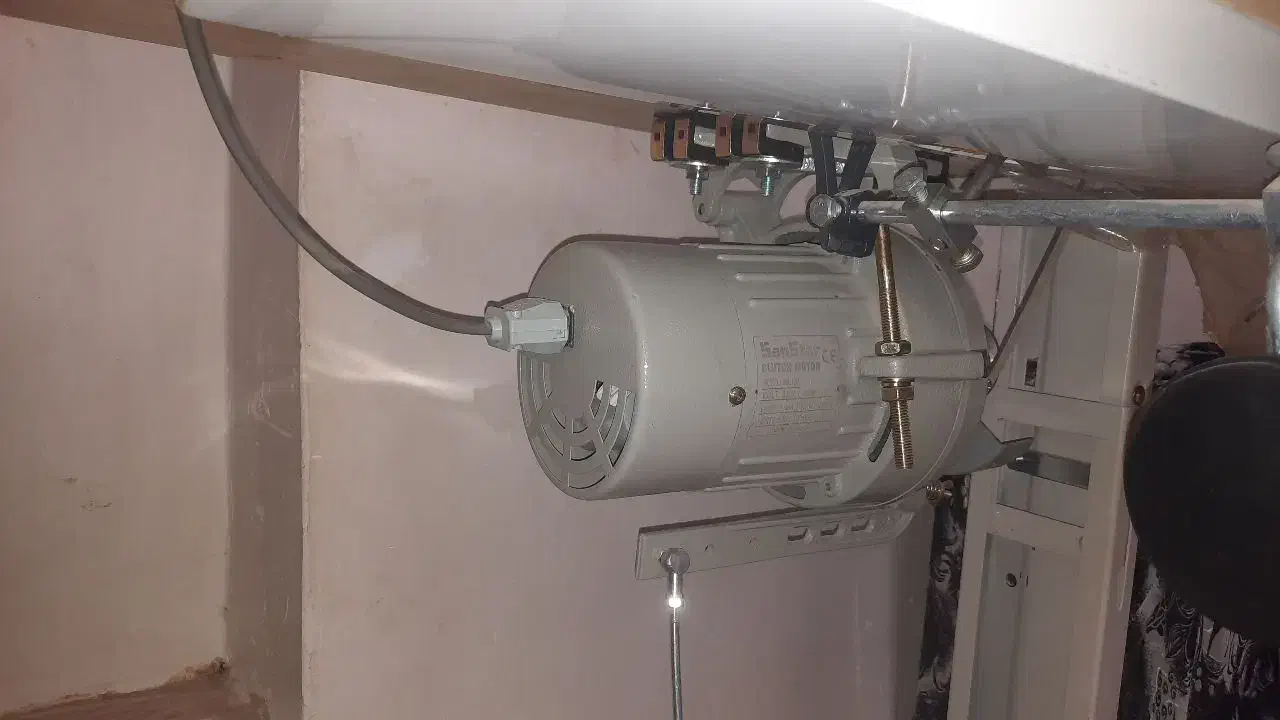 چرخ خیاطی کفاشی|چرخ خیاطی و ریسندگی|اهر, |دیوار