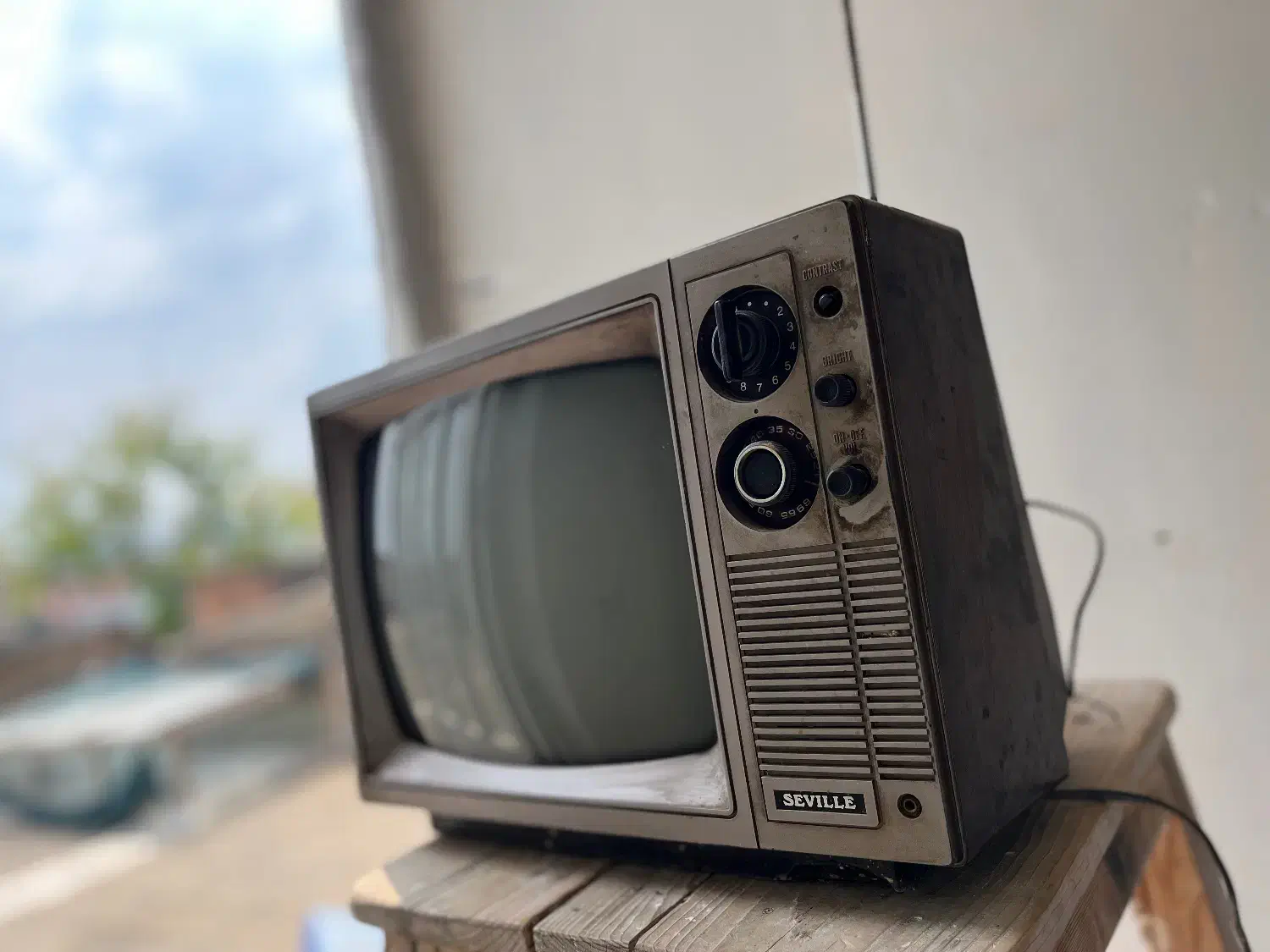 تلویزیون آنتیک قدیمی سویل کره|کلکسیون اشیاء عتیقه|ساری, |دیوار