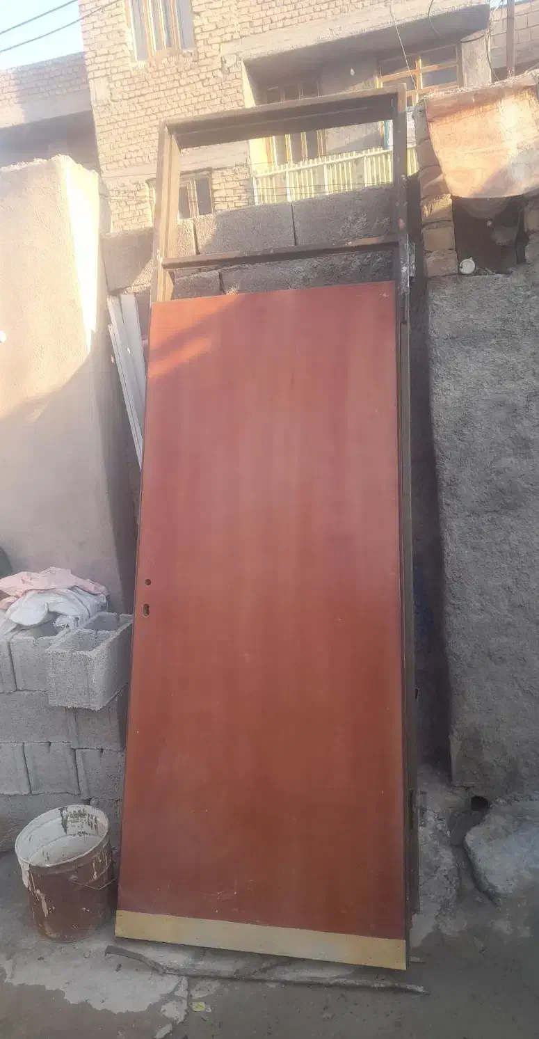 مبل کلکسیونی ودرب وچهارچوب سمت راست جنس مرغوب|مبلمان خانگی و میز عسلی|نورآباد ممسنی, |دیوار