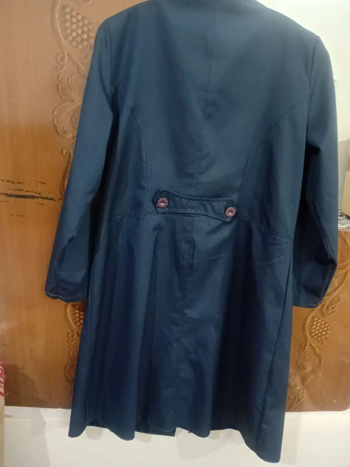 مانتو سرمه ای|لباس|صحنه, |دیوار