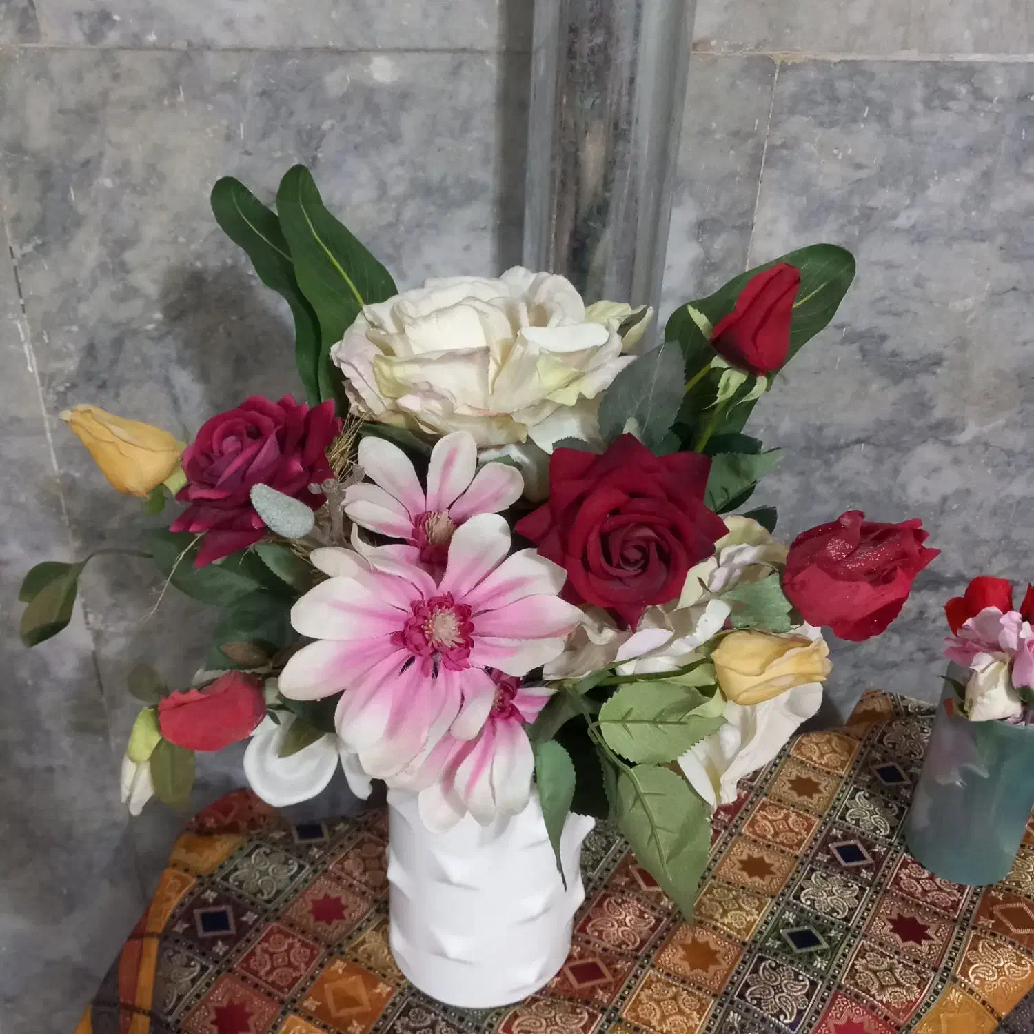 گلدون ها قیمت توافقی|گل مصنوعی|قم, حنیف نژاد|دیوار