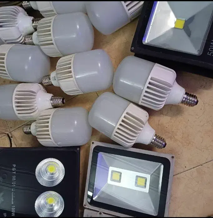 داخل همه چیز رو گفته ام|لامپ و چراغ|بافق, |دیوار