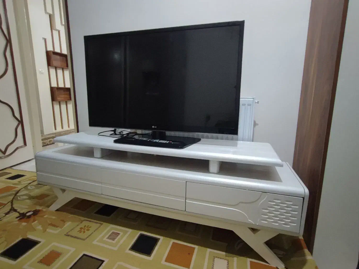 تلویزیون ومیزتلوزیون|تلویزیون و پروژکتور|سنندج, |دیوار