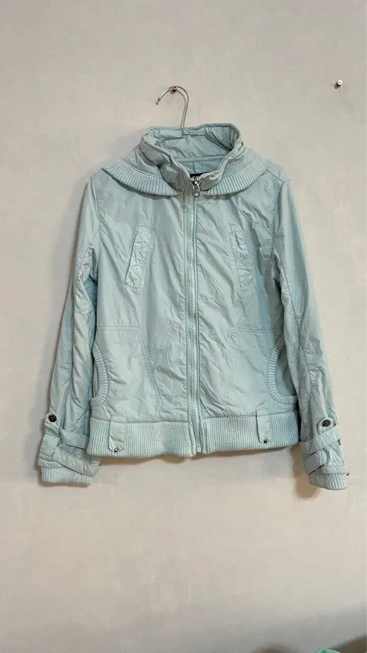 کاپشن|لباس|گرگان, |دیوار