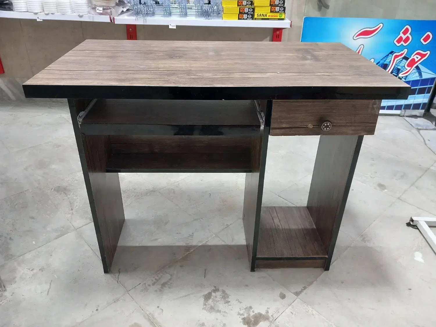 میز تحریر و کامپیوتر در حد نو|میز تحریر و کامپیوتر|قرچک, باقرآباد|دیوار