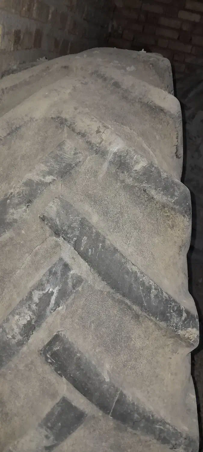 لاستیک تراکتور ۲۸۵.۸۰۰.۴۷۵.۲۹۹|قطعات یدکی و لوازم جانبی|سنقر, |دیوار