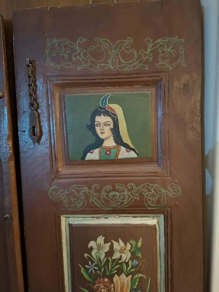 درب قدیمی چوب گردو|کلکسیون اشیاء عتیقه|تهران, بنیهاشم|دیوار