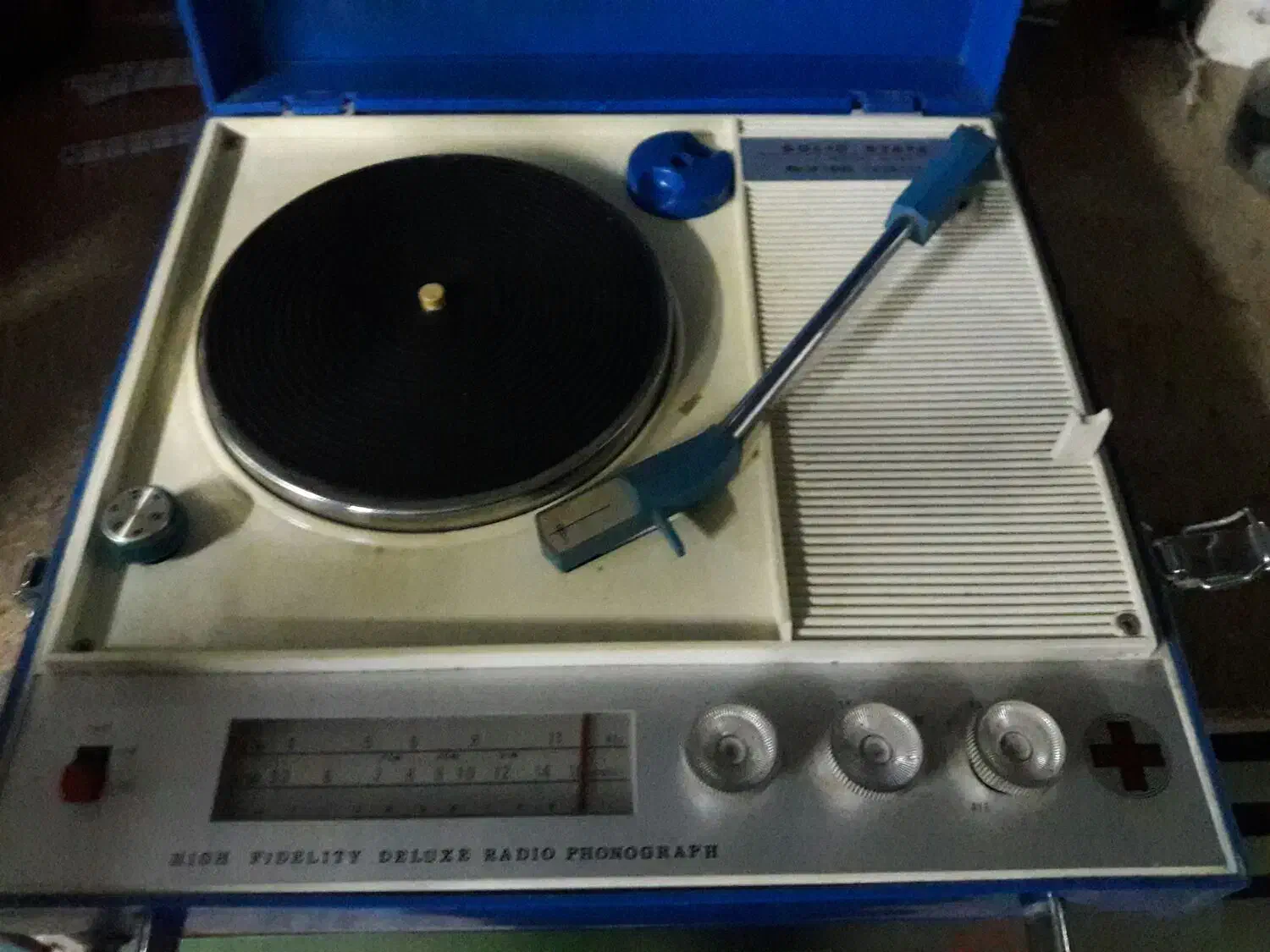 گرامافون قدیمی قدیمی انتیک وقفل موتور|کلکسیون اشیاء عتیقه|عنبران, |دیوار