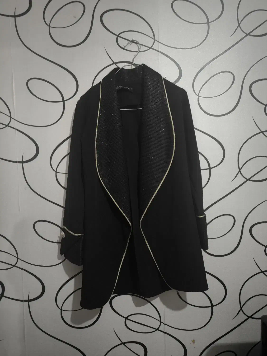 کت رنانه|لباس|فردیس, منظریه|دیوار