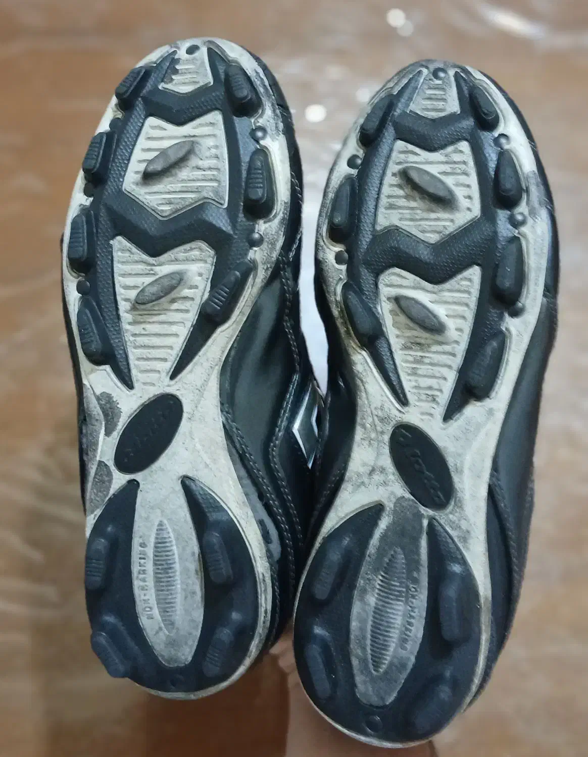 کفش استوک چمنی برند لوتو(اورجینال)|تجهیزات ورزشی|دزفول, |دیوار