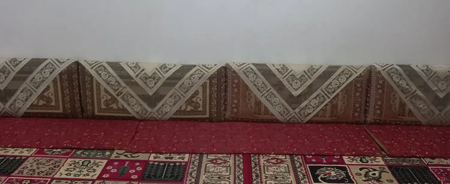 چهار عدد پشتی سه عدد کناره به فروش می‌رود|پشتی|شوشتر, |دیوار