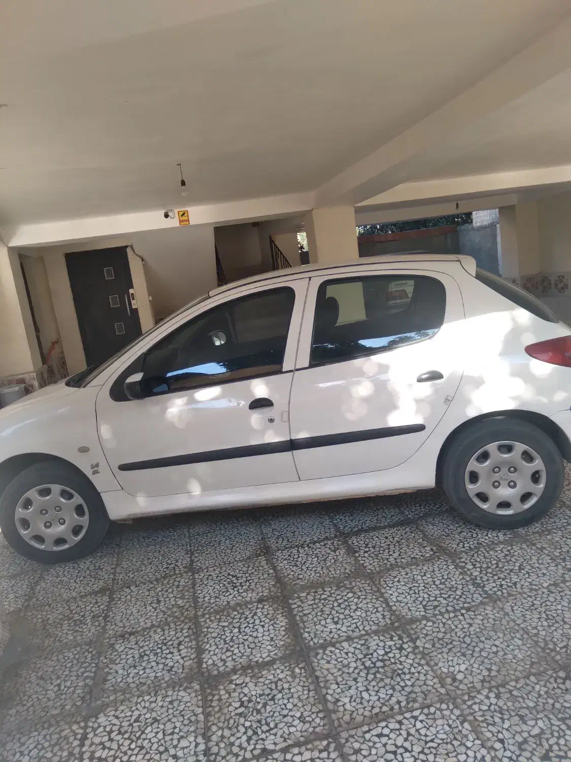 پژو ۲۰۶ فوق العاده سالم|خودرو سواری و وانت|قائم‌شهر, |دیوار