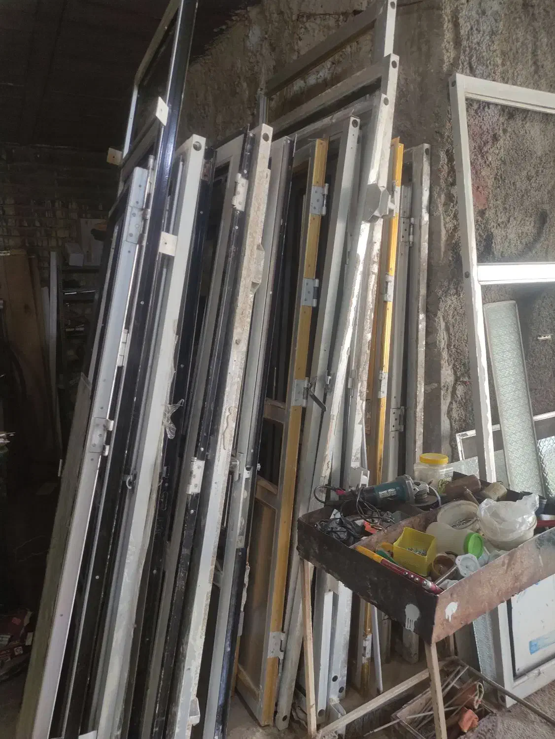 الومنیوم سازی خریدفروش درب وپنجره الومنیوم دست دوم|مصالح و تجهیزات ساختمان|لردگان, |دیوار