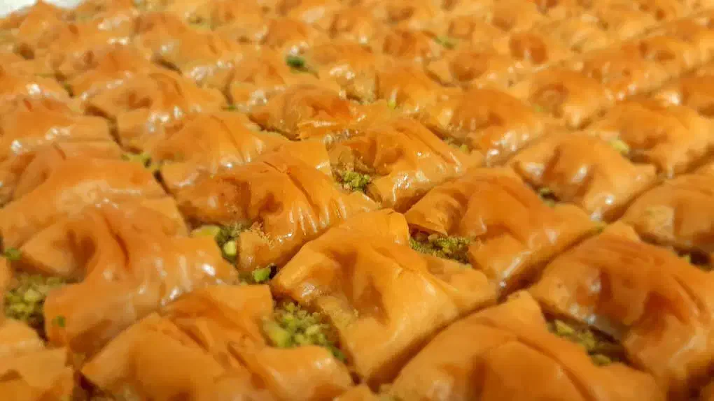 کافه باقلوا شیرینی|استخدام خدمات فروشگاه و رستوران|تهران, حسین‌آباد|دیوار