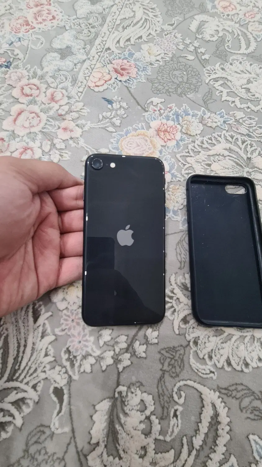 iPhone SE 2020|موبایل|بجنورد, |دیوار