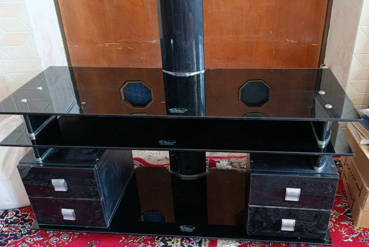 تلویزیون LG به همراه میز|تلویزیون و پروژکتور|زابل, |دیوار