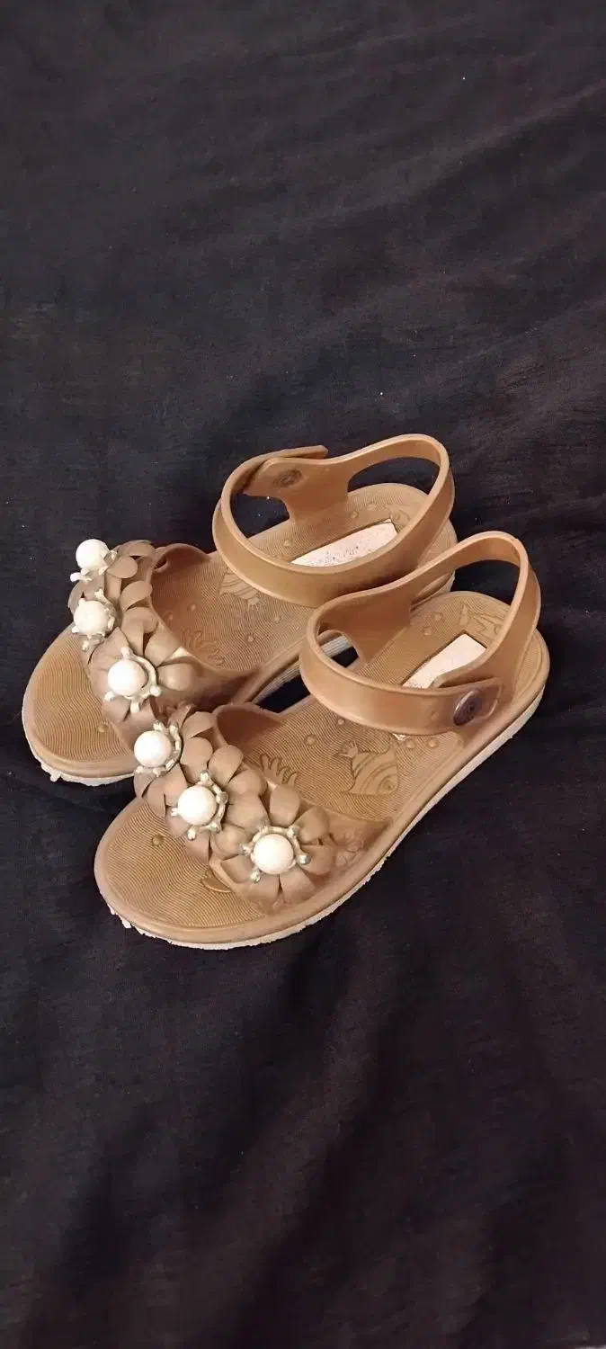 پیراهن و کفش و مقداری وسایل دیگر در حد نو|لباس|شیروان (خراسان), |دیوار