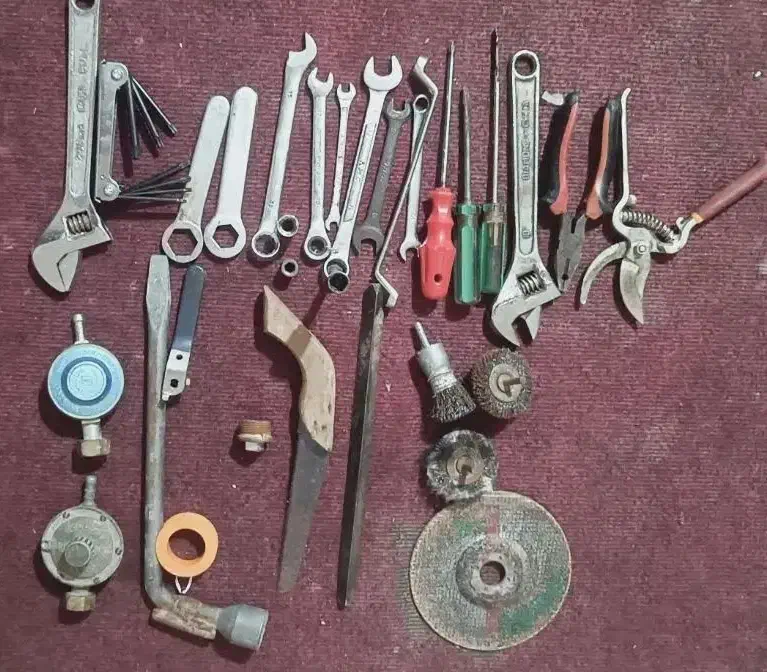 ۲ آچار فرانسه همه این آچار ها باهم  فروخته میشود|ابزارآلات|شیراز, شهرک سعدی|دیوار