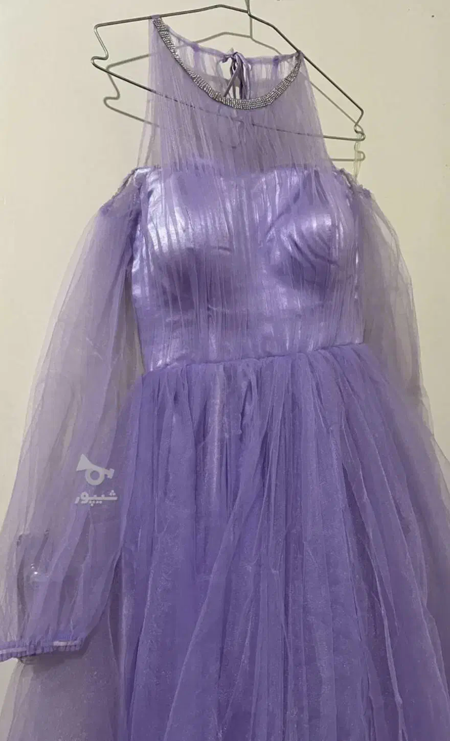 لباس مجلسی|لباس|بندر انزلی, استادیوم|دیوار