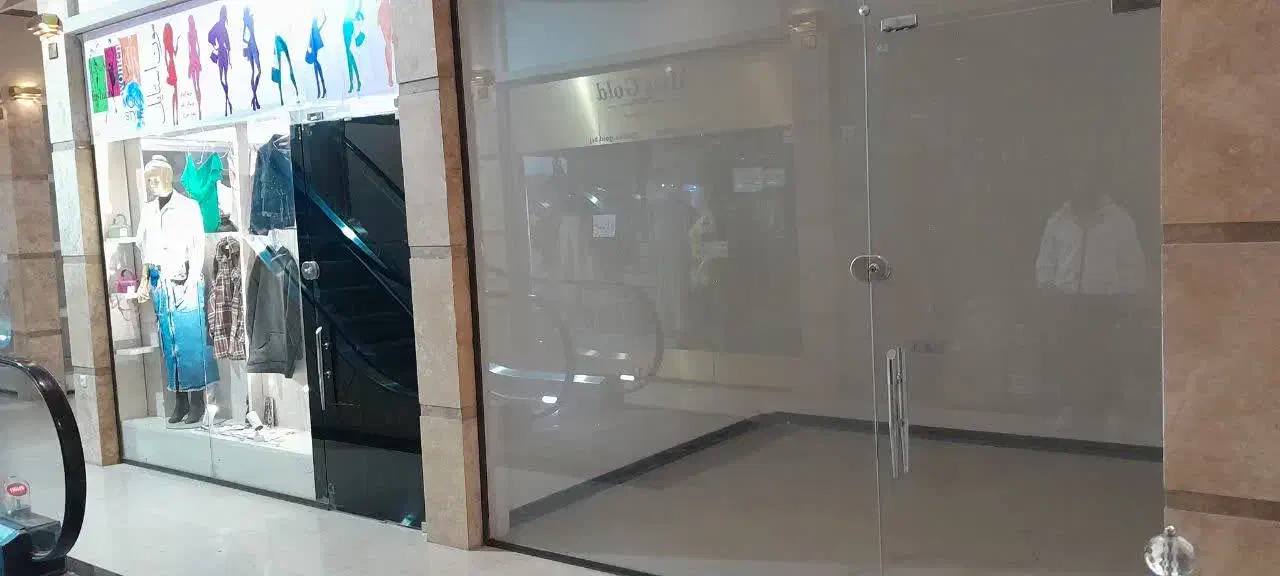 مغازه هم کف خیابان شهدا نصف قیمت بهترین جا|فروش مغازه و غرفه|بروجرد, |دیوار