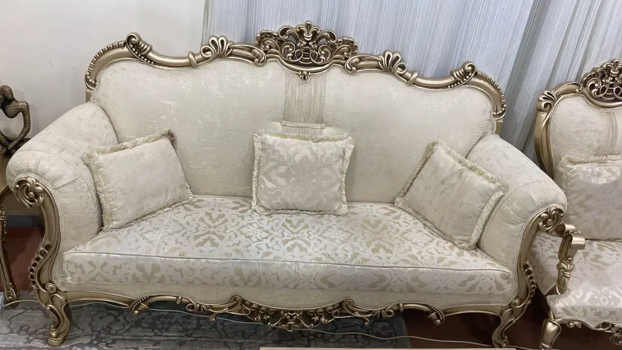 مبل سلطنتی کلاسیک در حد کاملا نو ۷نفره|مبلمان خانگی و میز عسلی|اهواز, زیتون کارمندی|دیوار