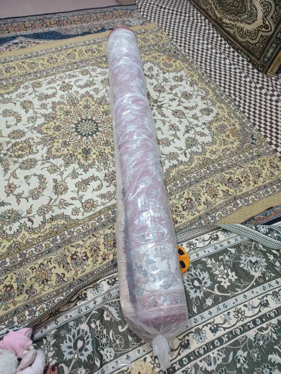 فرش کاملا نو اصلا استفاده نشده یک عدد|فرش|میاندوآب, |دیوار