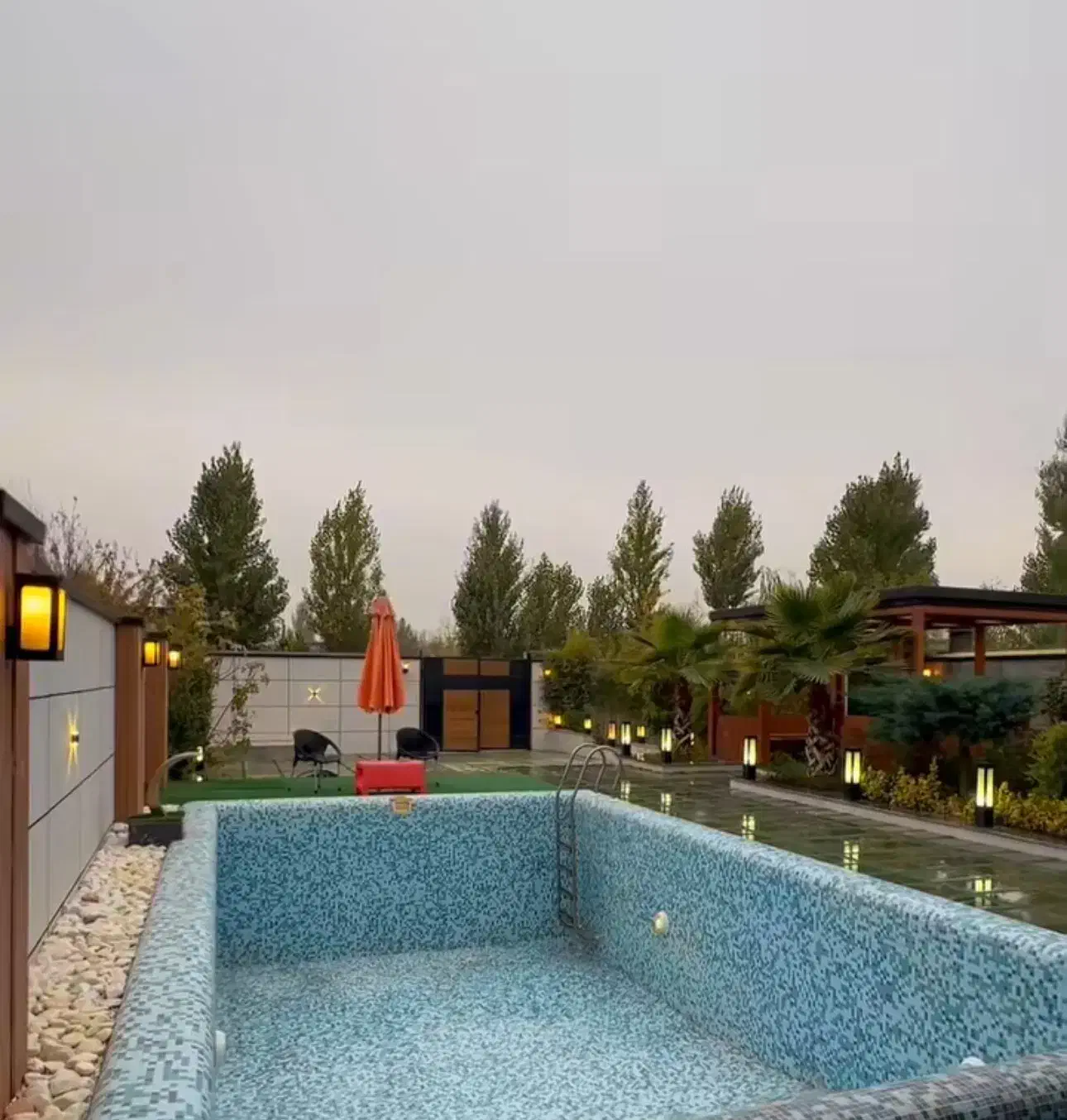 اجاره باغ جاده صدرا شیراز|اجارهٔ کوتاه‌مدت ویلا و باغ|شیراز, باغشهر قصر سبز|دیوار