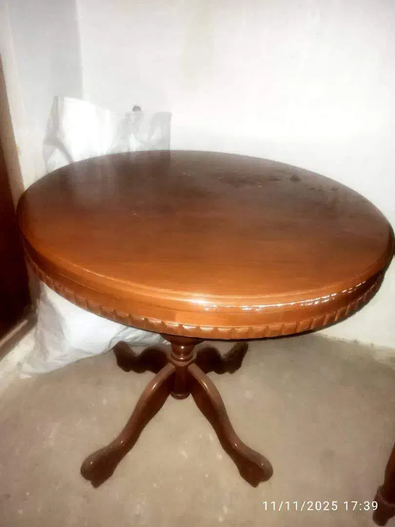 میز گرد چوبی|میز و صندلی غذاخوری|ممقان, |دیوار