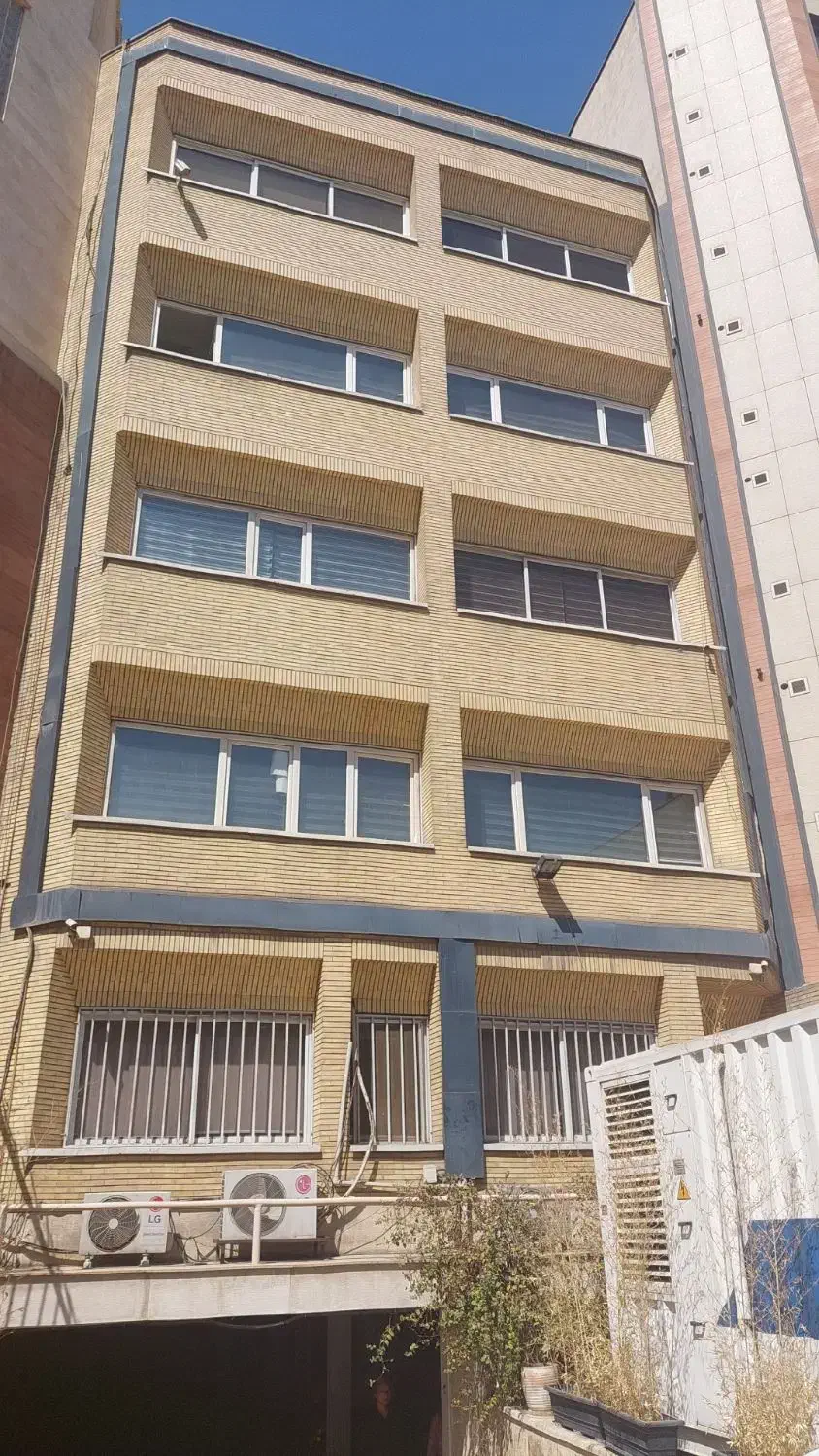 ایرانشهر ۶۵۰ متر بنا مناسب هتل آپارتمان ، شرکتها|فروش دفتر کار، اتاق اداری، مطب|تهران, ایرانشهر|دیوار