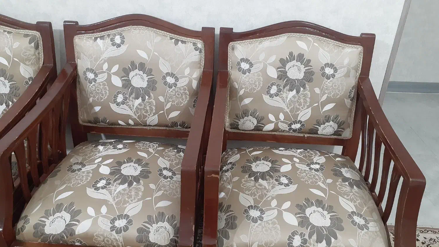 یک دست مبل ۶ نفره با۲ تاعسلی تمیزتمیز|مبلمان خانگی و میز عسلی|شیراز, شهرک مطهری|دیوار