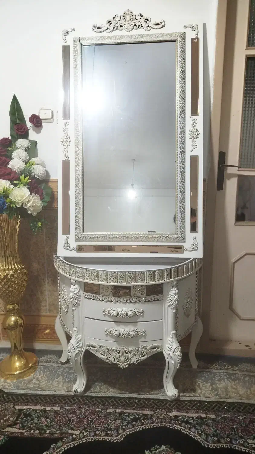 آینه با میزش به فروش می‌رسد|مبلمان خانگی و میز عسلی|تربت‌حیدریه, حاجی یار‎|دیوار