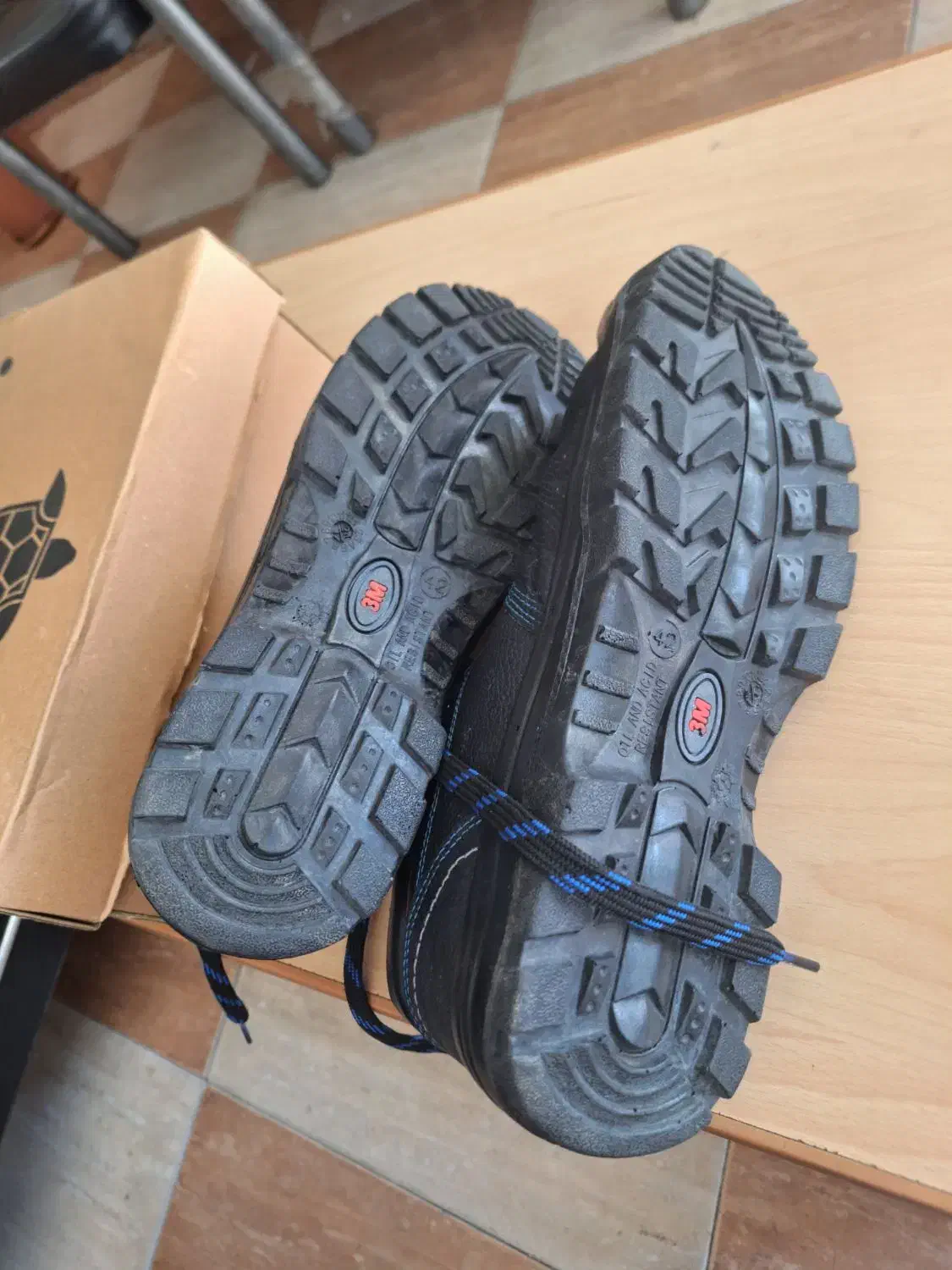 کفش کار ایمنی در حد نو سایز ۴۲ تمیز|کیف، کفش، کمربند|تنکابن, |دیوار