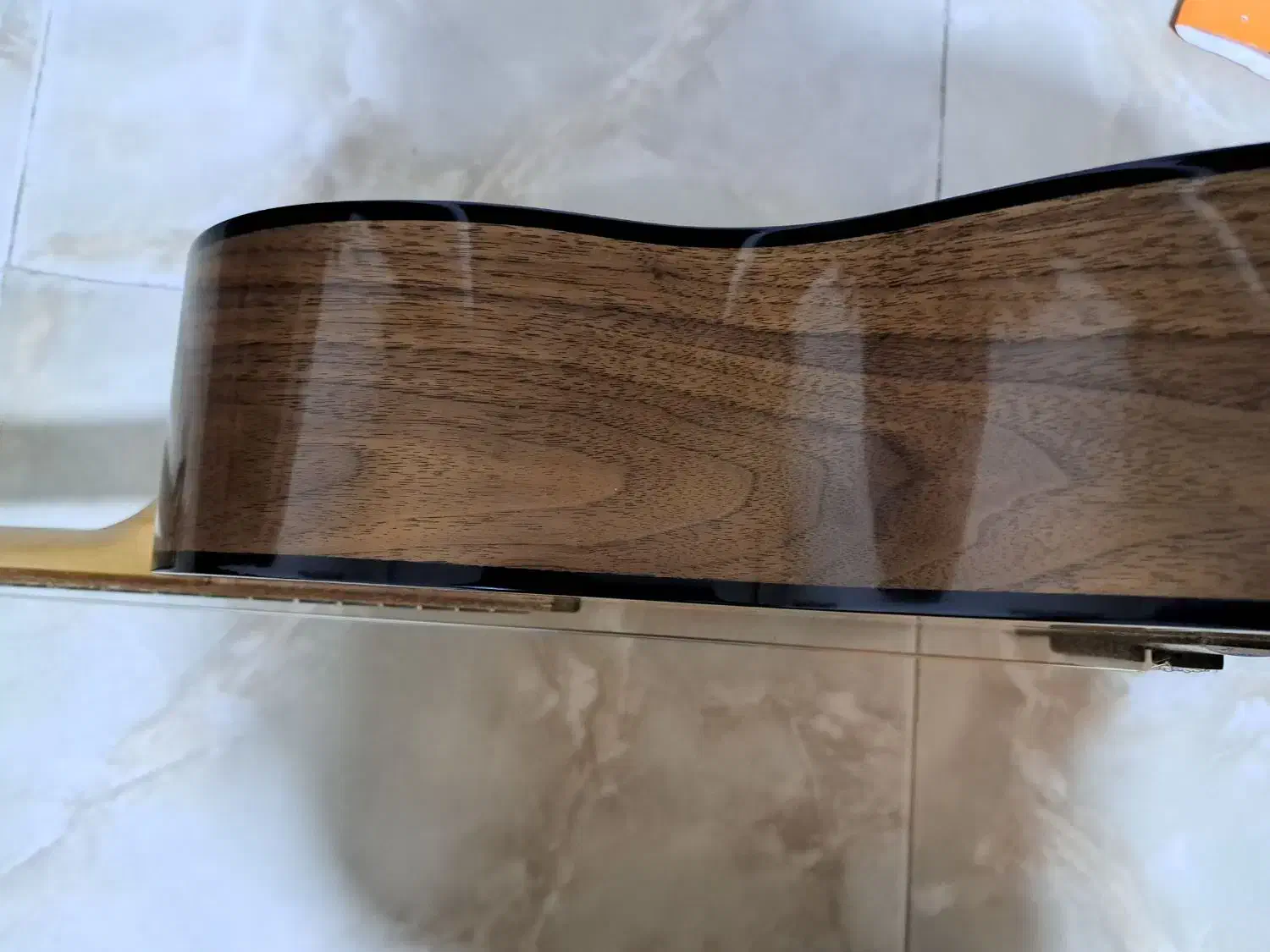 گیتار|گیتار، بیس، امپلیفایر|رشت, سعدی (تختی)|دیوار