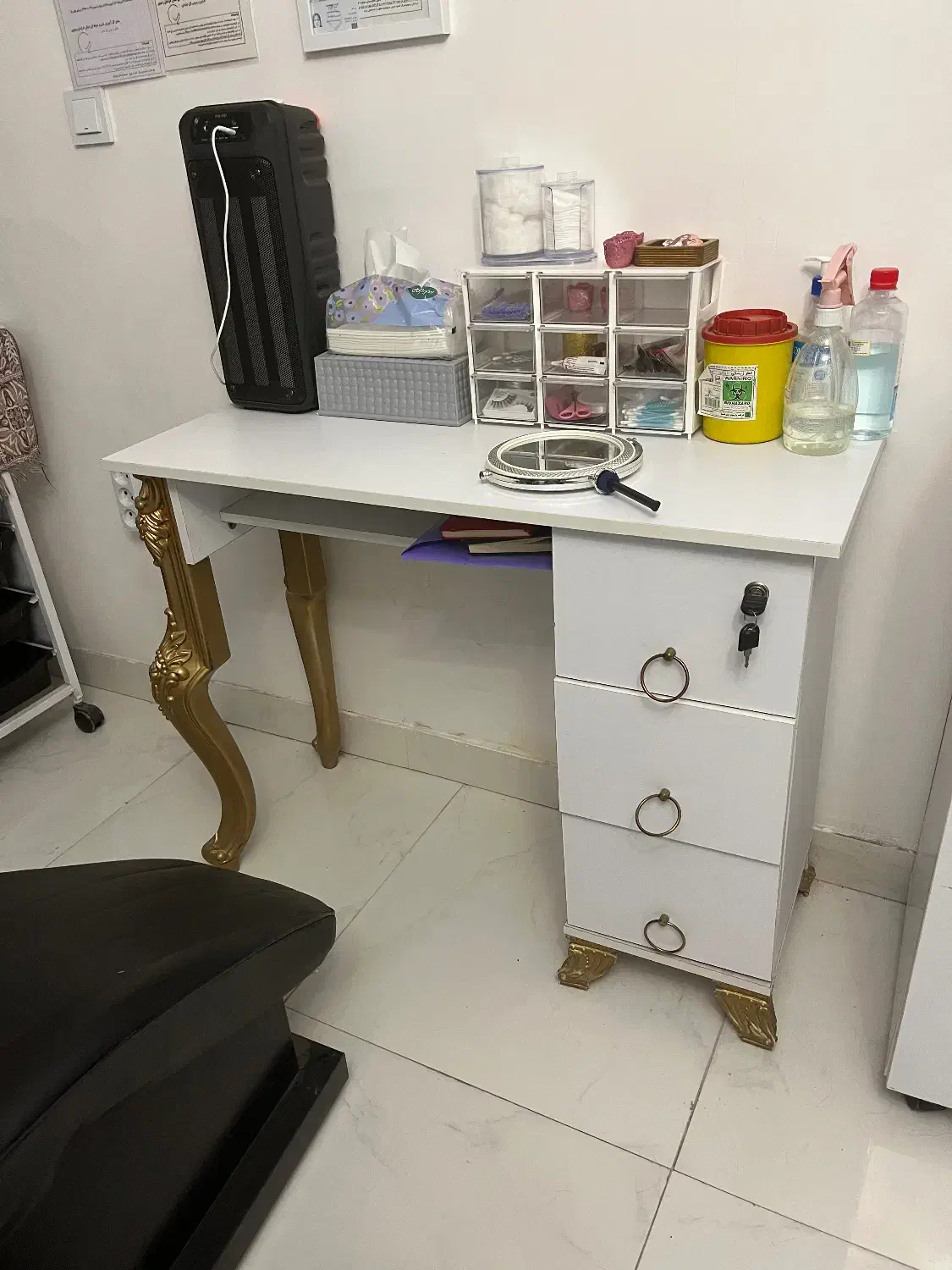 مبل چرم وصندلی چرم ومیزناخن|مبلمان اداری|مشهد, ولیعصر (شهرک غرب)|دیوار