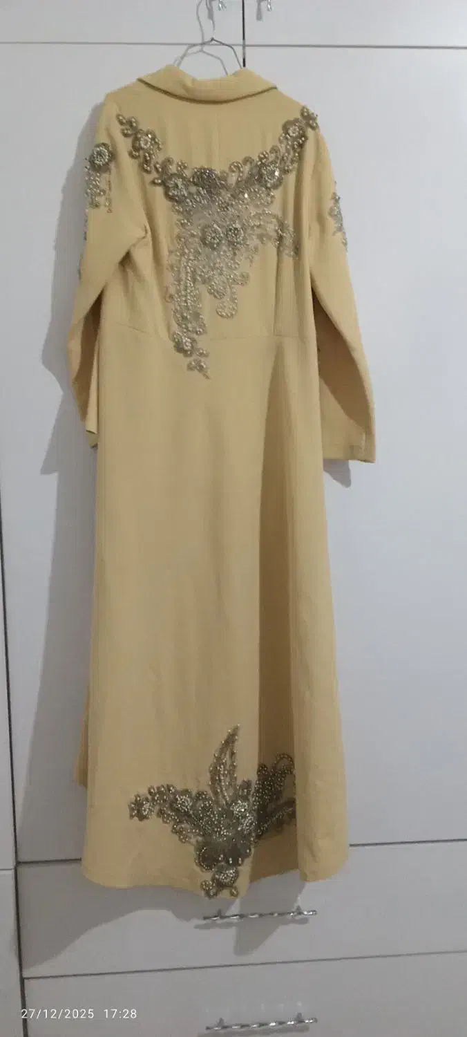 یک مانتو بلند کارشده|لباس|بومهن, |دیوار