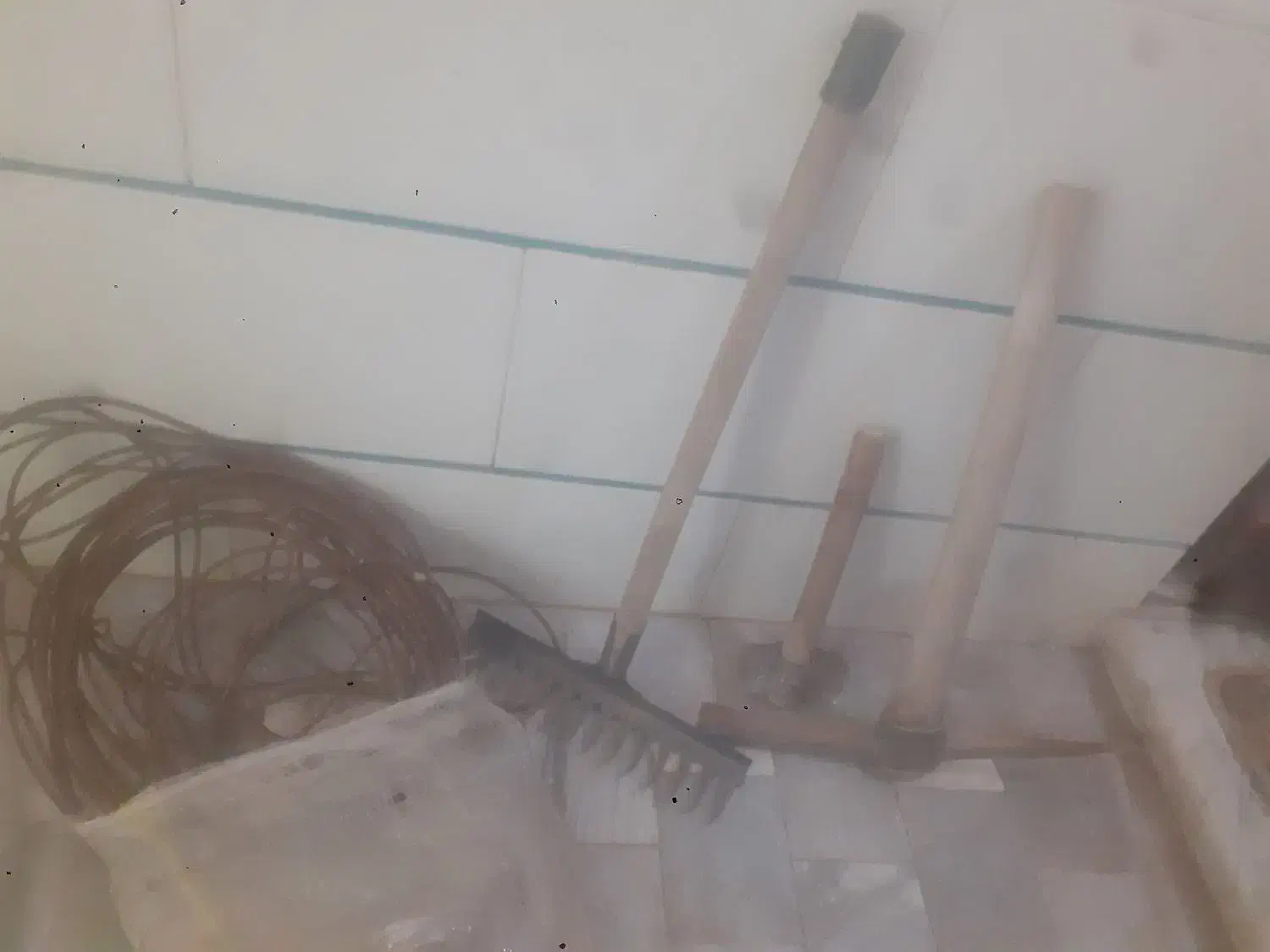 کلنگدوسروپتکوسیمبکسل|ابزارآلات|اقبالیه, |دیوار