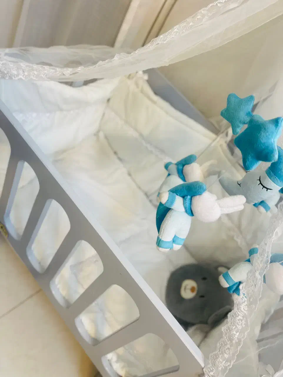 گهواره کنار مادر|تخت و صندلی بچه|شاهین‌شهر, شهرک پردیس|دیوار