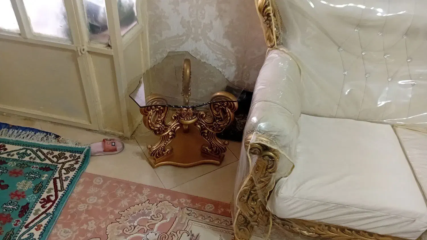 مبل کرمی طلایی چوب با روکش|مبلمان خانگی و میز عسلی|اسلام‌شهر, شهرک محمدیه|دیوار