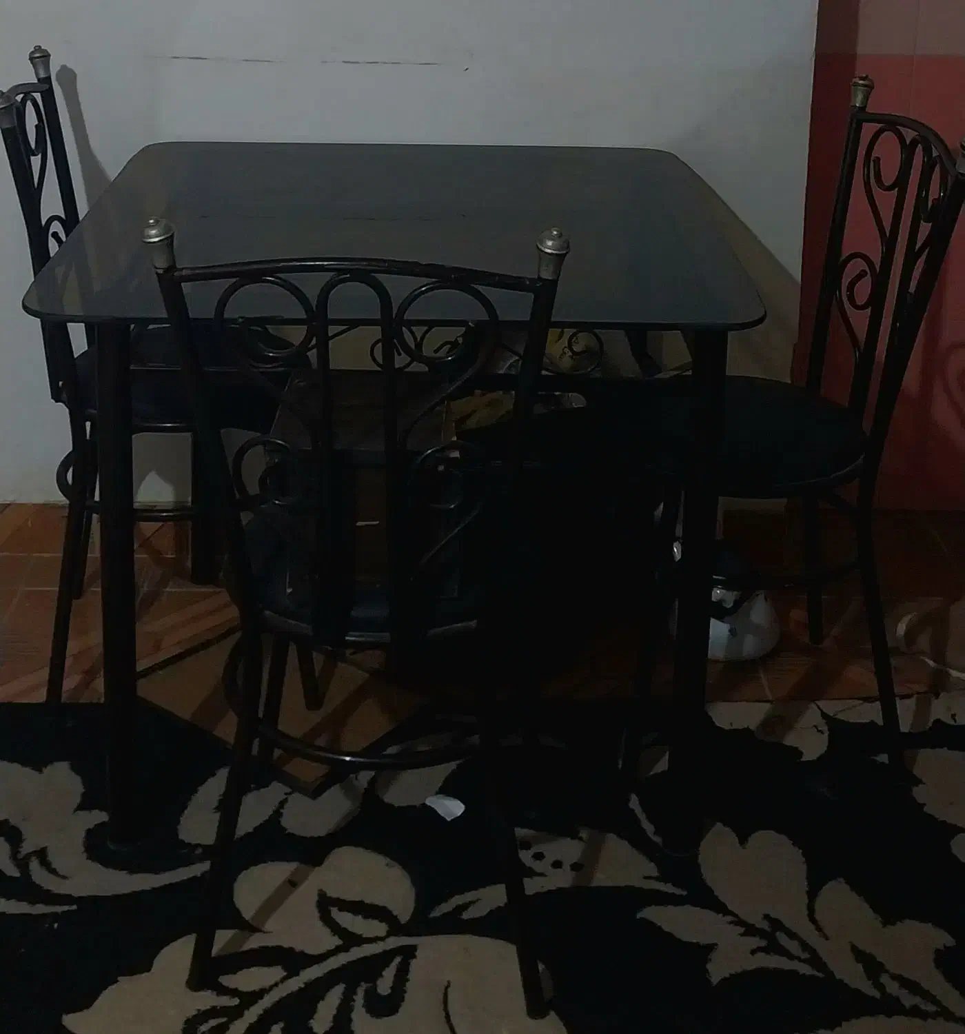 تلویزیون ۲۴ اینچ و میز تلویزیون|تلویزیون و پروژکتور|لاهیجان, یوسف آباد|دیوار