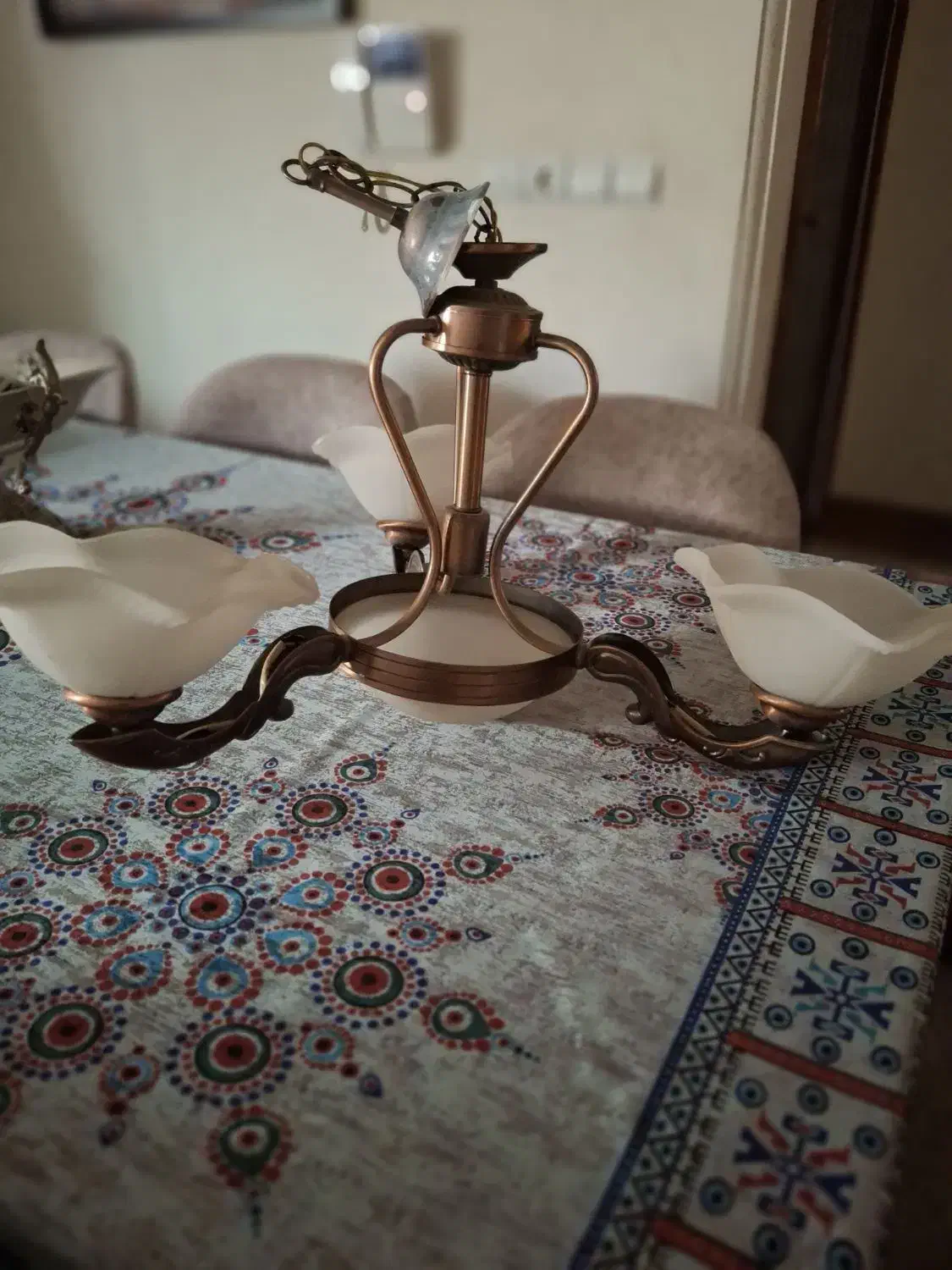 لوستر سه شاخه|لوستر و چراغ آویز|لاهیجان, کوی خزر|دیوار