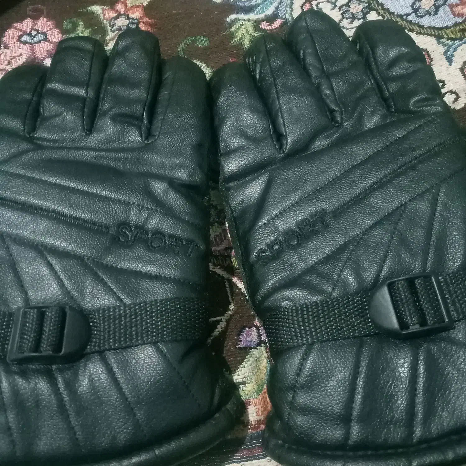 دستکش موتور|لباس|قدس, شهرقدس|دیوار