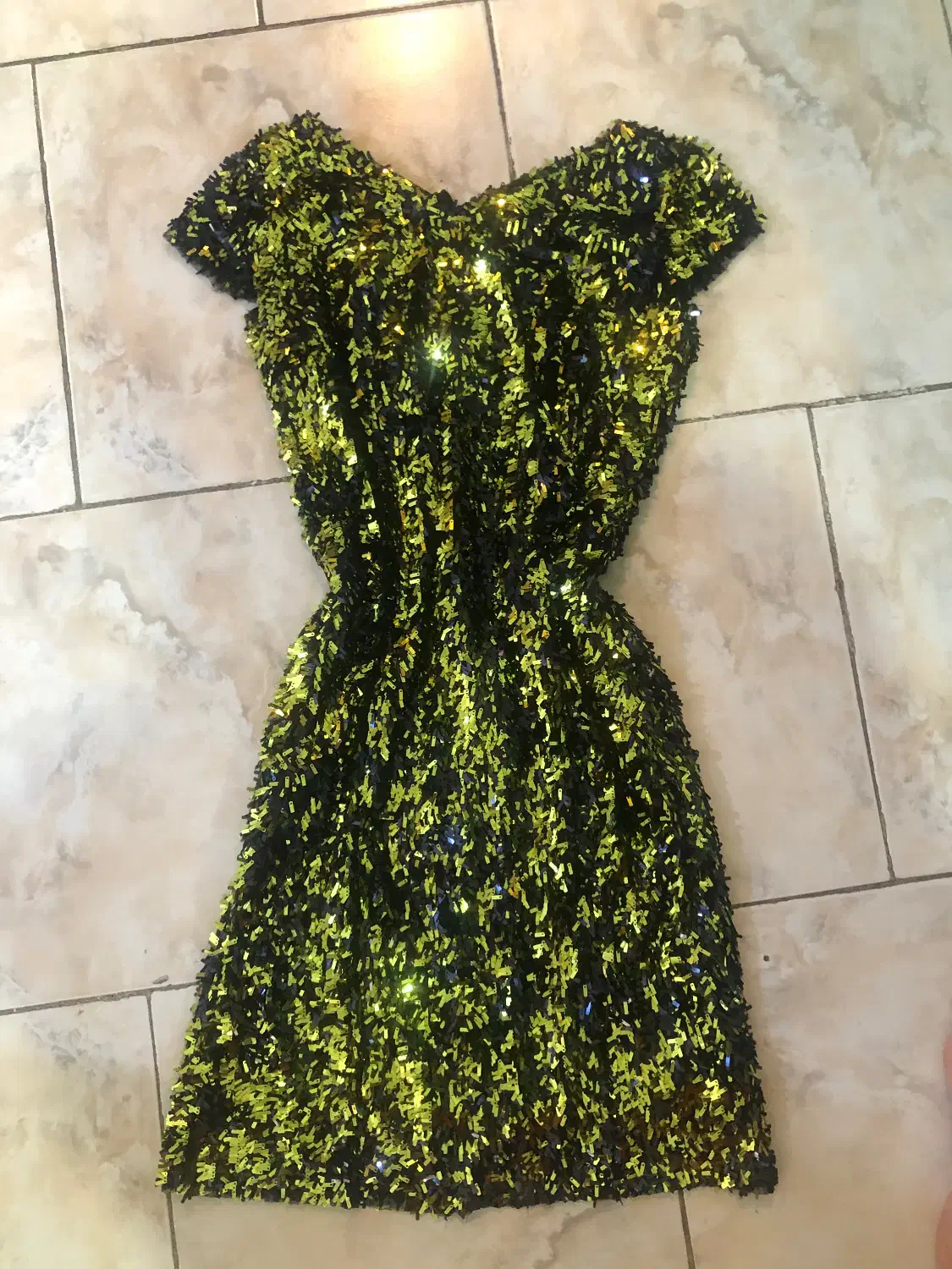 لباس مجلسی|لباس|فردیس, نگارستان|دیوار