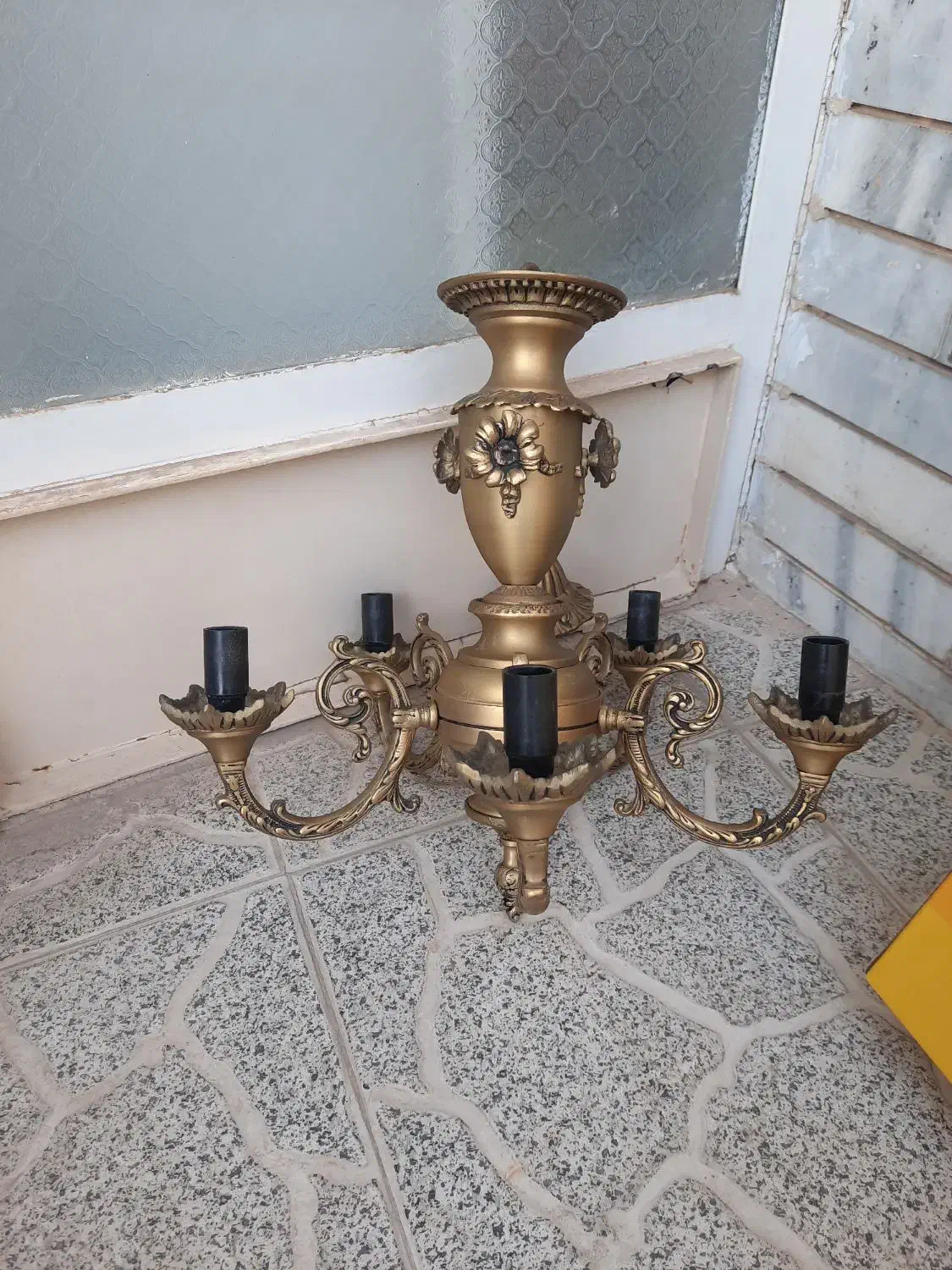 لوستر پنج شاخه تمام برنجی قدیم سنگین|لوستر و چراغ آویز|اصفهان, فجر|دیوار