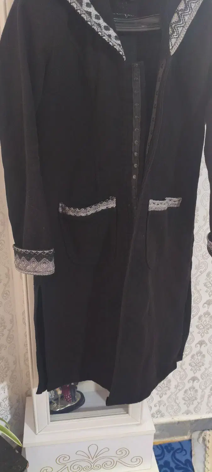 پالتو|لباس|بروجرد, |دیوار