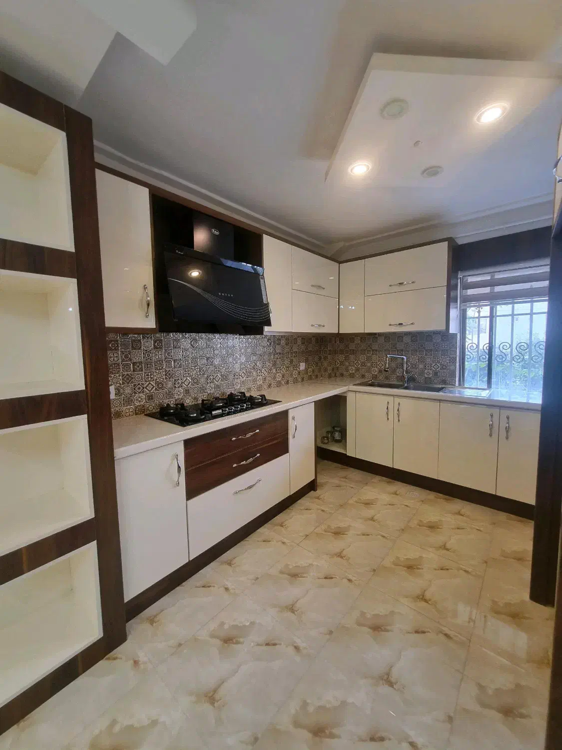 واحد مستقل 100 متری / حیاط دار / خرمشهر|اجارهٔ آپارتمان|لاهیجان, امیرشهید|دیوار