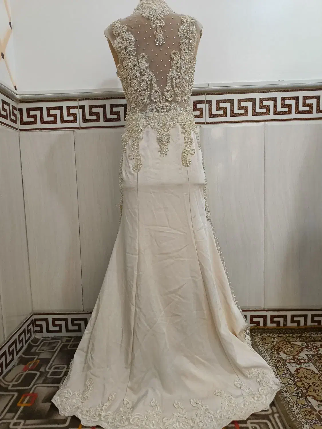 لباس مجلسی|لباس|قم, چهل درخت|دیوار