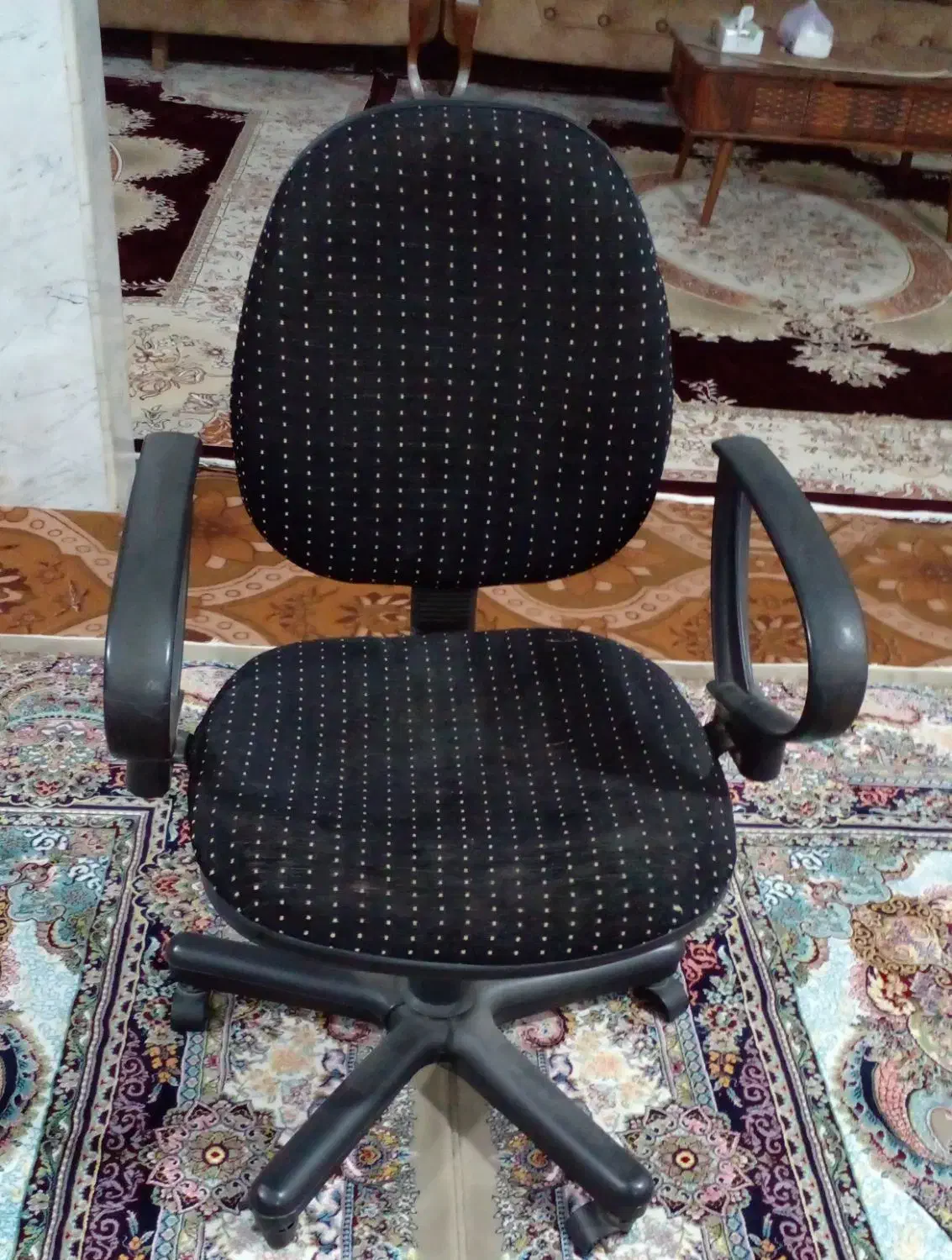 صندلی گردان|صندلی و نیمکت|قم, دروازه چوبی|دیوار