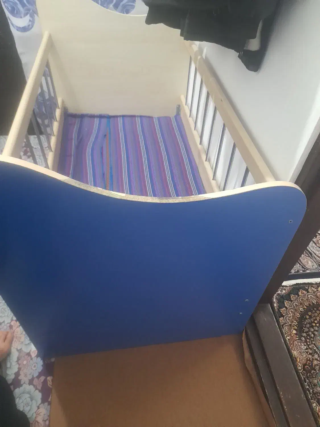 تخت کودک|تخت و صندلی بچه|سراب, |دیوار