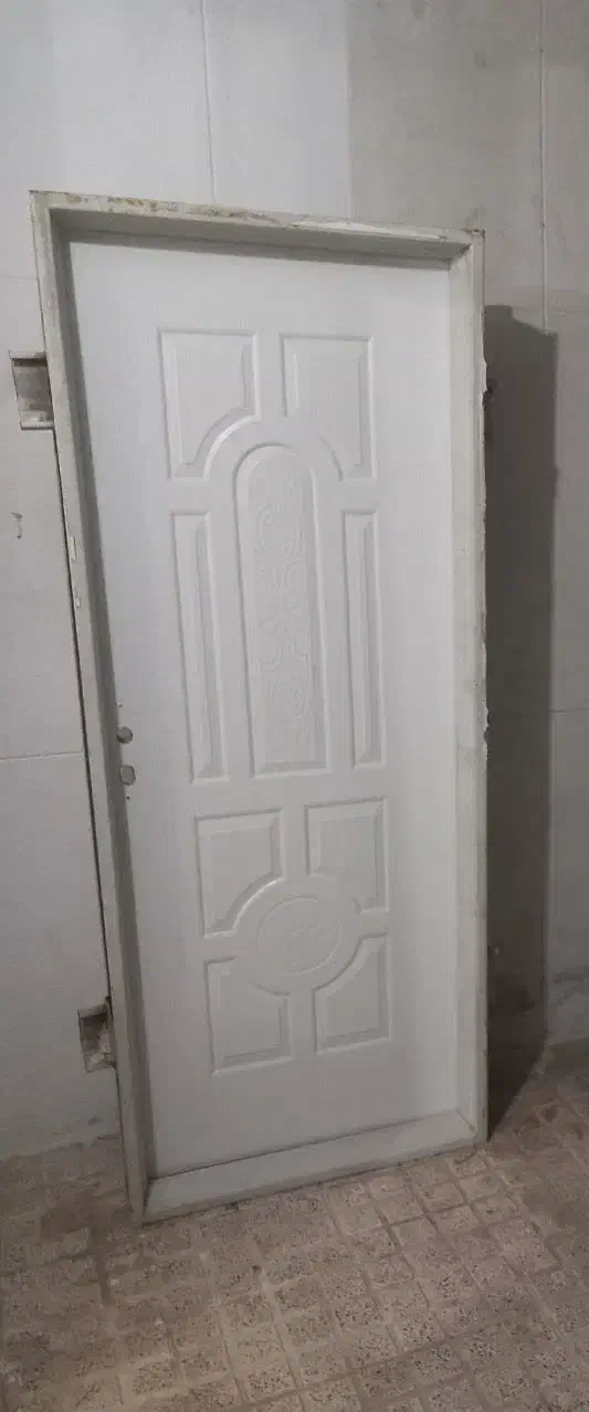 یک عدد درب چوبی با چهارچوب فلزی درحد نو|مصالح و تجهیزات ساختمان|زنجان, |دیوار